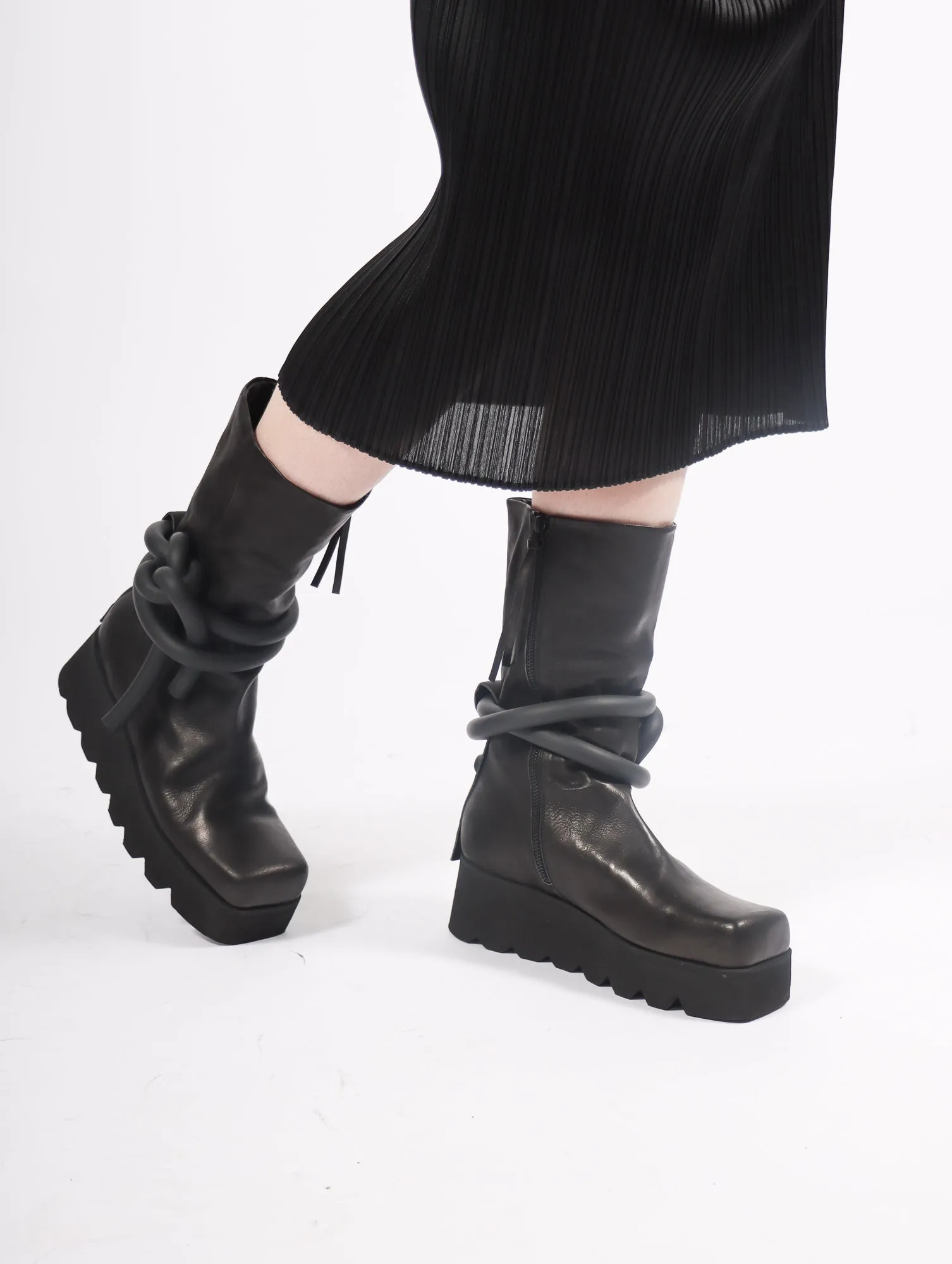 2 The Max Boots in Black by Puro