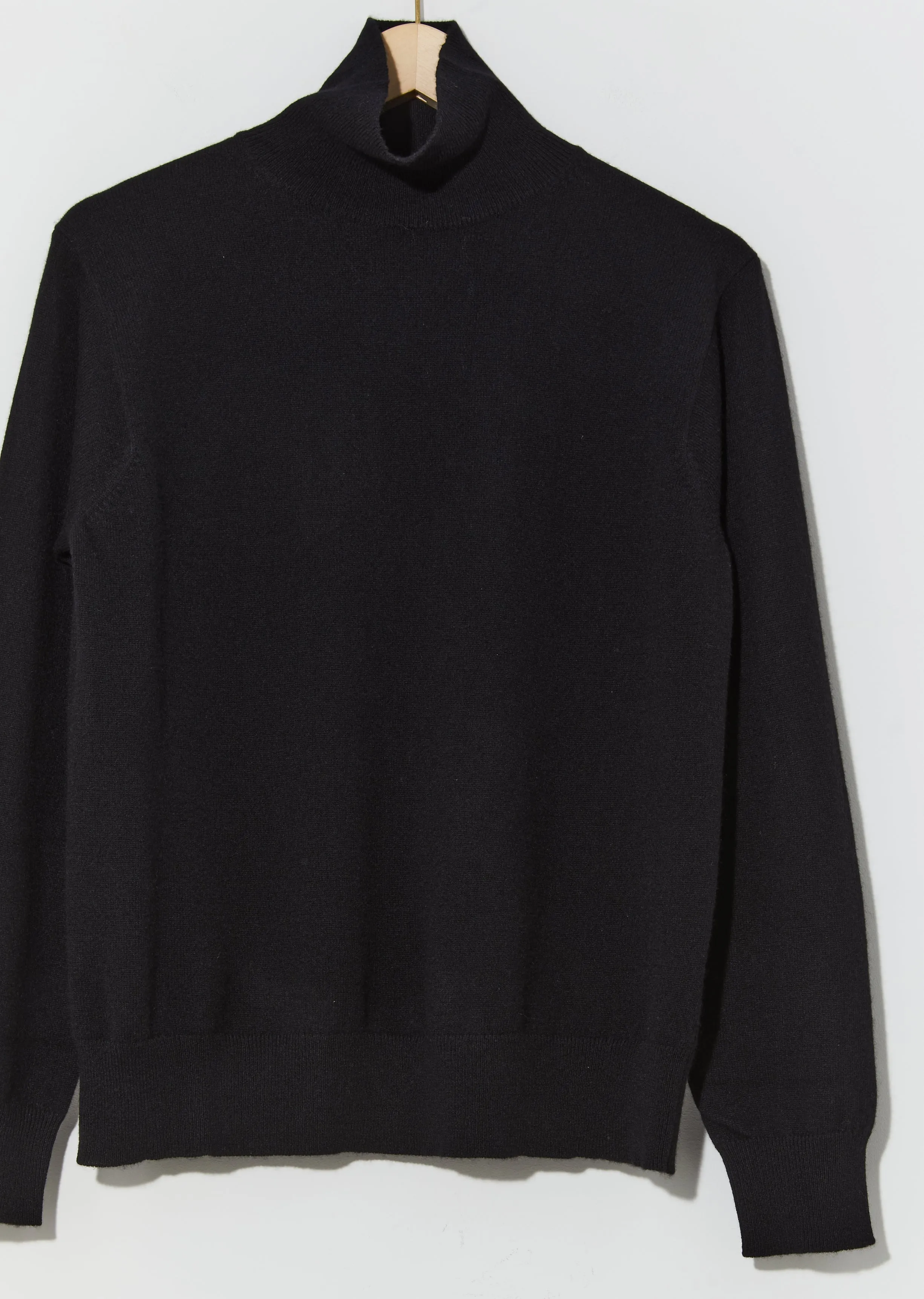 Morisot Cashmere Turtleneck — Black